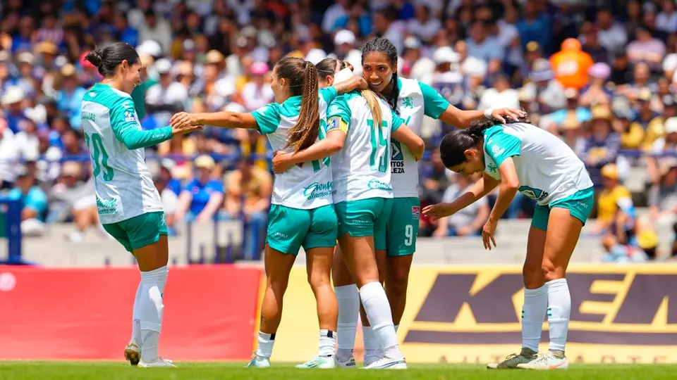 ugadoras de León en celebración en la Liga Femenil BBVA | IMAGO 7