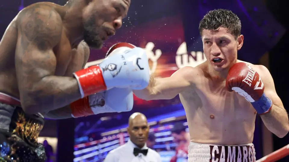 William Zepeda vence a Lamont Roach Jr. | DAZN Boxing