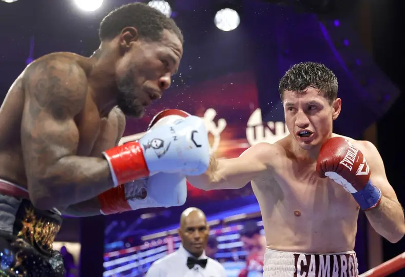 William Zepeda vence a Lamont Roach Jr. | DAZN Boxing