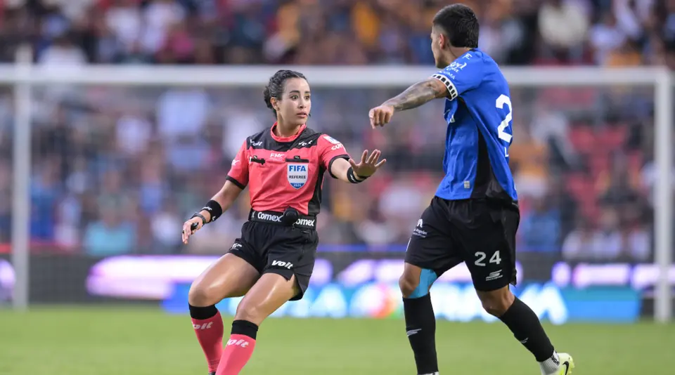 Katia Itzel recibió un fuerte balonazo durante el Querétaro contra Tigres | MEXSPORT