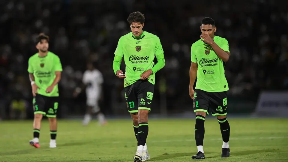 Jugadores de FC Juárez en lamento en la Liga MX | IMAGO 7