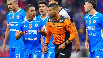 Árbitros del Cruz Azul vs Atlante acusan a la policía de agresión: "Dijo que me iba a disparar"
