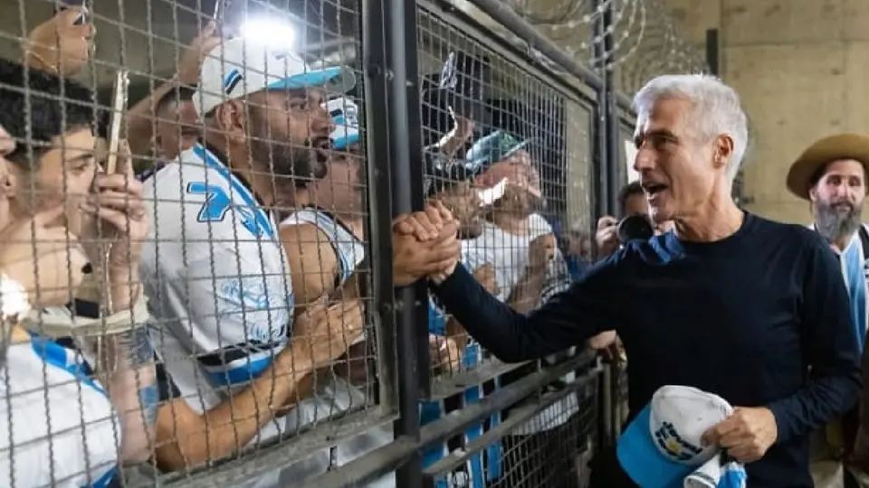 Luis Castro con la afición de Gremio | IG:@luis_castro_official