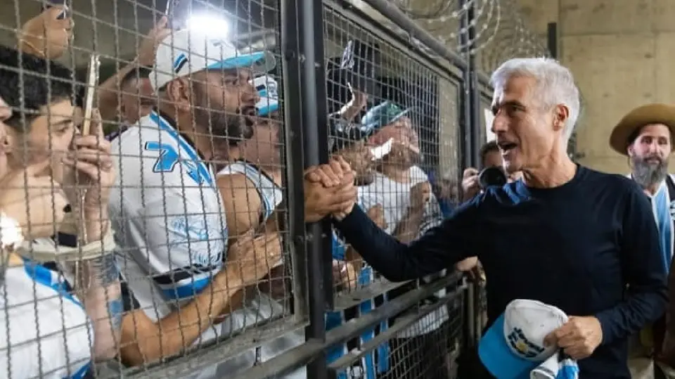 Luis Castro con la afición de Gremio | IG:@luis_castro_official