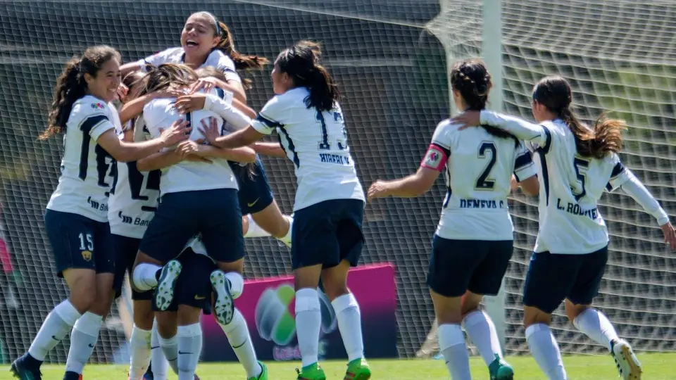 Pumas femenil festejando ante América l MEXSPORT