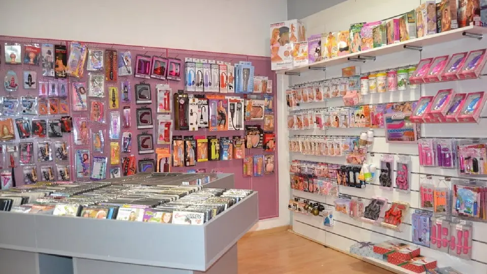 Un hombre entró a una sex shop y a amenazó a la encargada con un cuchillo / Especial