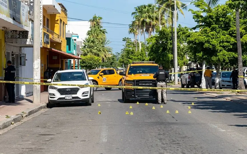 Elementos de seguridad acordonaron la zona tras la agresión / Redes Sociales