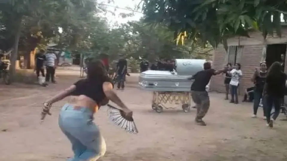 El huapango marcó la despedida del adolescente / RRSS