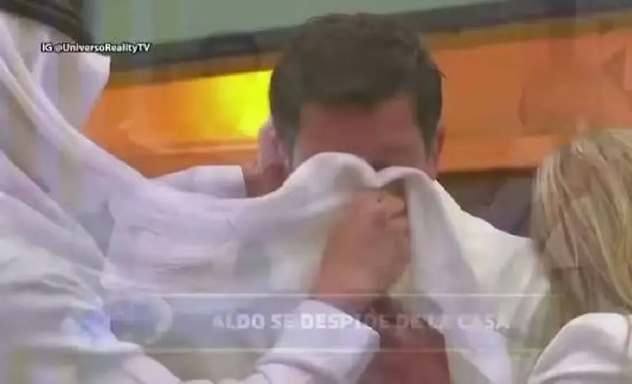 Masad limpió las lágrimas de Yahir con su shemagh /captura de pantalla
