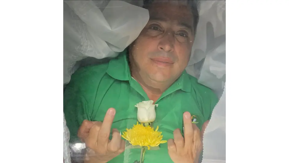 “El Tecmol” momento dentro del ataúd / Especial