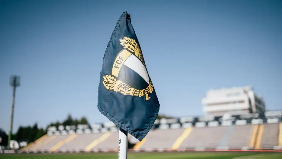 Escudo del Famalicão | x:@FCF1931_Oficial