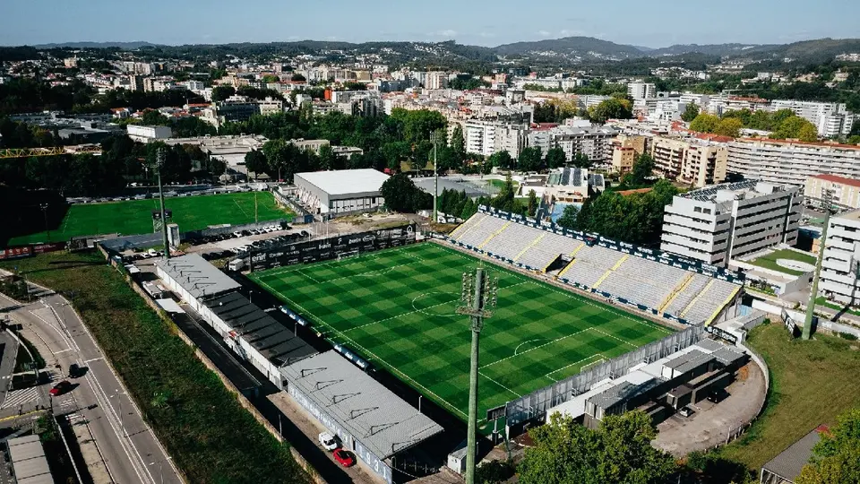 Estádio Municipal 22 de Junho, casa del Famalicão | x:@FCF1931_Oficial