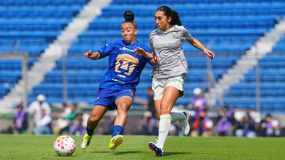 Wendy Bonilla y Karina Rodríguez, en un Pumas América | IMAGO7
