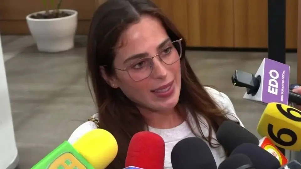 VIDEO: Fátima Bosch enfrenta a la prensa y sale corriendo