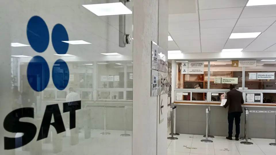 El SAT no puede congelar una cuenta únicamente por recibir un depósito en efectivo superior a 15 mil pesos./ RS