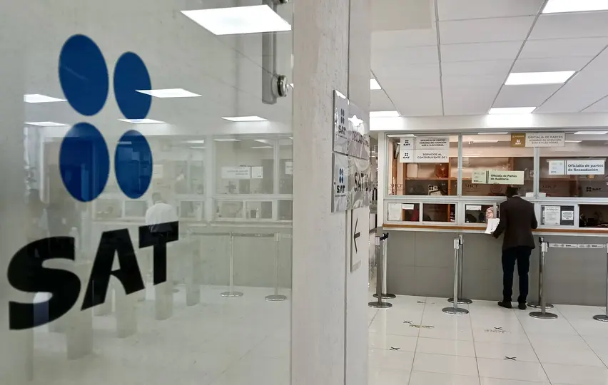El SAT no puede congelar una cuenta únicamente por recibir un depósito en efectivo superior a 15 mil pesos./ RS