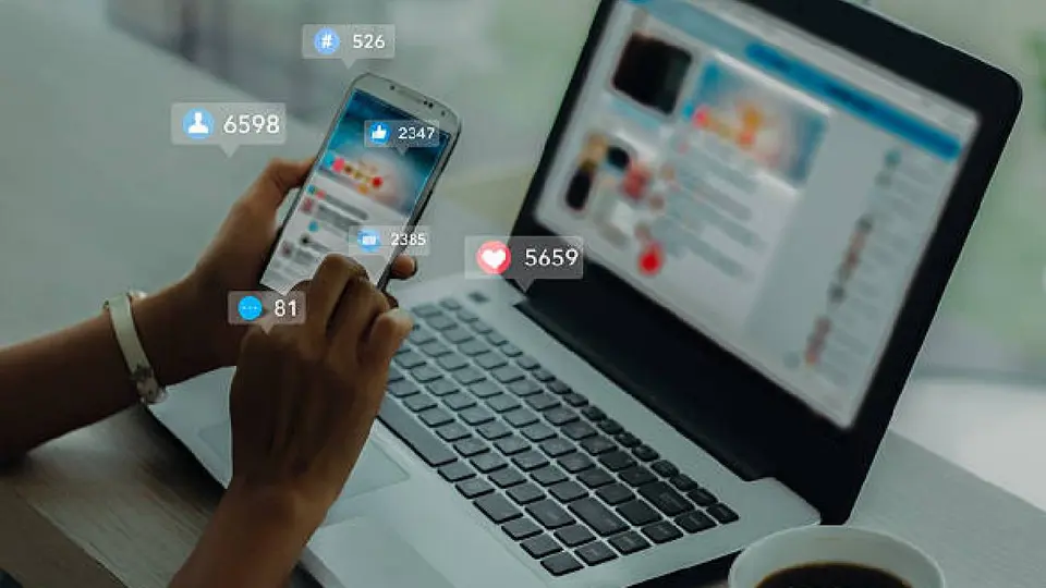 Las redes sociales está afectando a los adultos de esta manera
