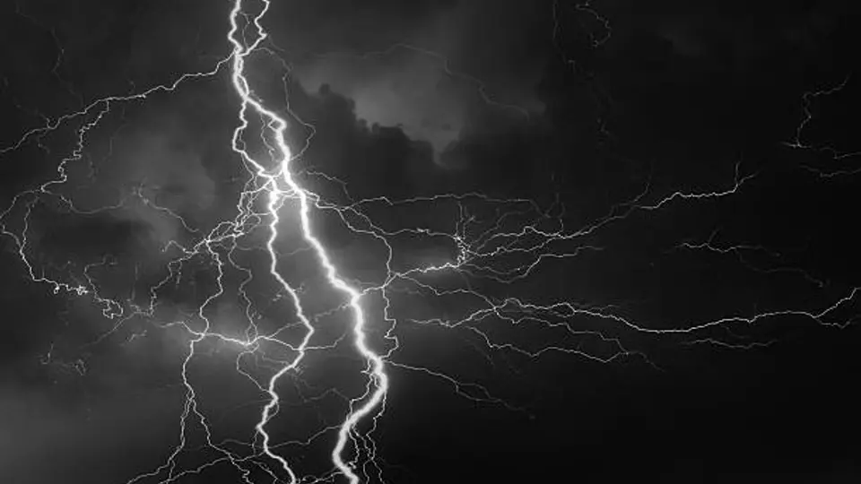 Los rayos son una de las principales amenazas durante una tormenta eléctrica. / iStock
