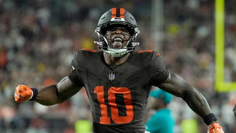 Quinshon Judkins celebrando anotación ante los Steelers | AP