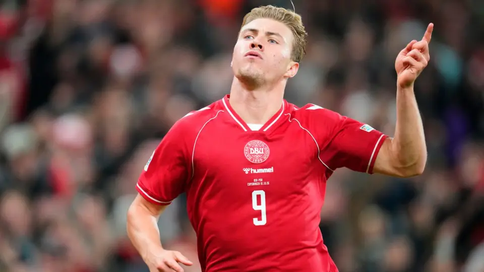 Rasmus Højlund festeja en el partido de Dinamarca contra Portugal en la Nations League | AP