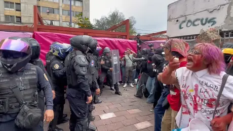 VIDEOS: Manifestantes y policías se enfrentan previo a marcha del 2 de octubre
