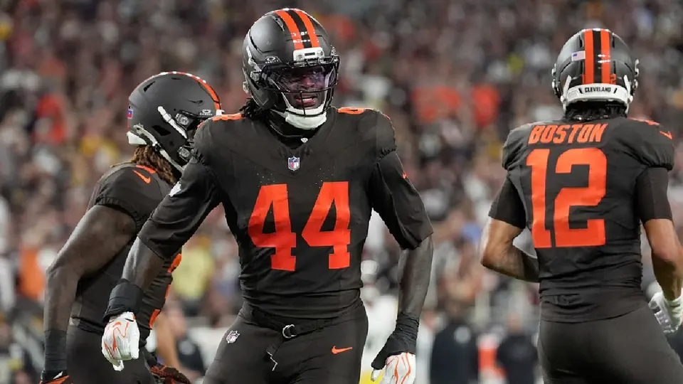 Harold Fannin Jr. ala cerrada de los Browns, celebrando TD ante los Steelers | AP