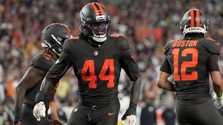 Harold Fannin Jr. ala cerrada de los Browns, celebrando TD ante los Steelers | AP