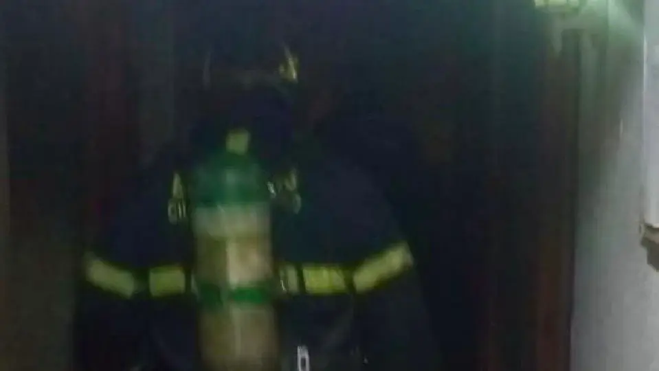 Una deflagración al interior de un departamento dejara tres personas lesionadas por quemaduras / Especial