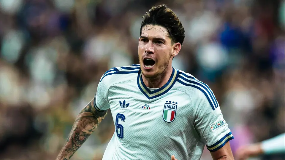 Alessandro Bastoni festeja el 1-1 ante Italia en Saint-Denis | AP