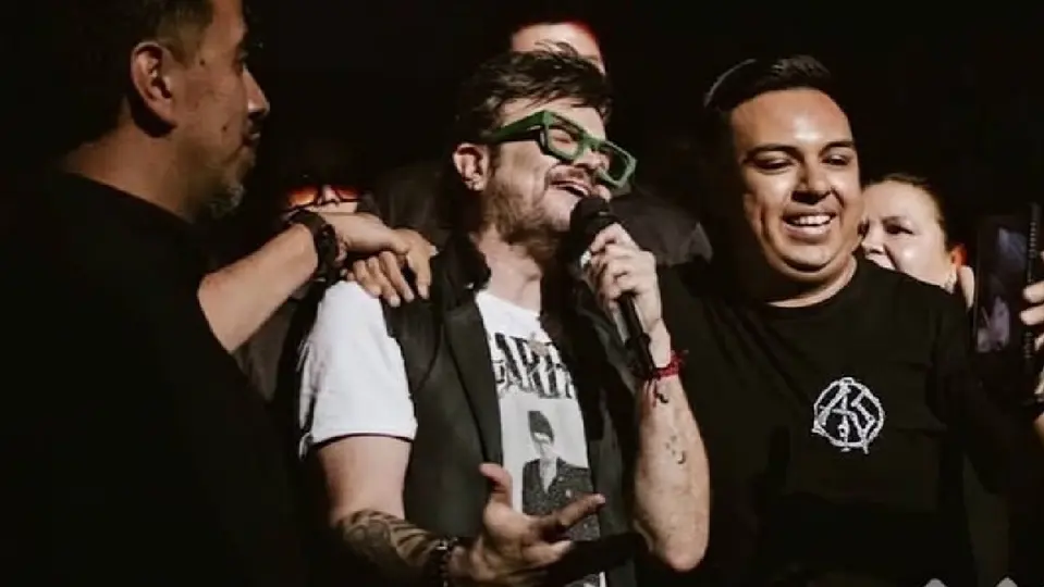 El cantante volvió a mandar un mensaje para incendiar las redes sociales: IG: @syntekoficial