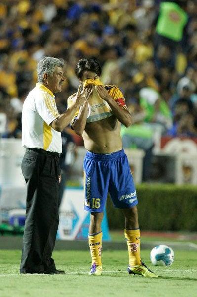 Tuca le daba indicaciones al capitán auriazul. FOTO: DANIEL GÁMEZ