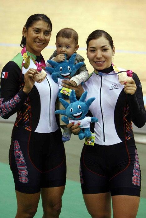 En la prueba de pista, lograron adjudicarse la medalla de bronce. FOTO: MEXSPORT