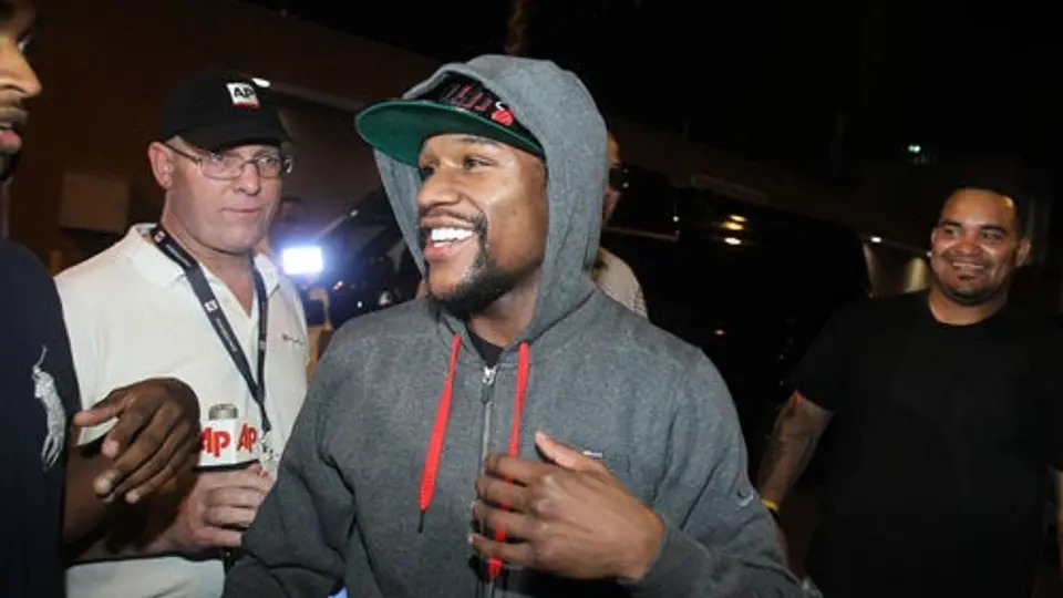 Mayweather en problemas con la justicia