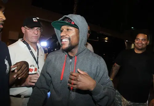 Mayweather en problemas con la justicia