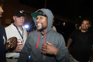 Mayweather en problemas con la justicia