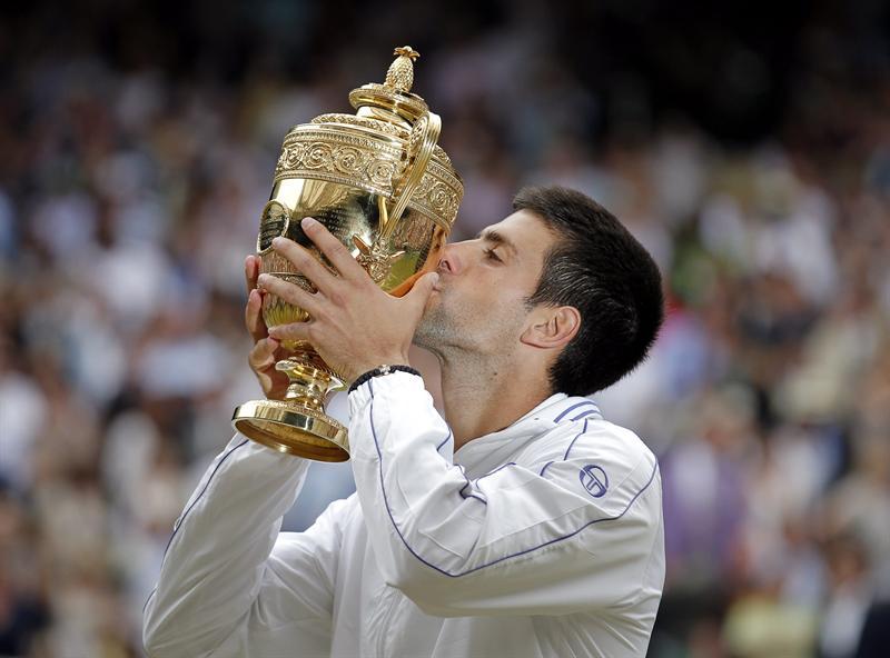 Novak Djokovic gana por primera vez el torneo de Londres. FOTO: AP