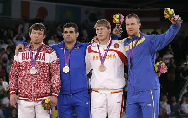 Irán y Corea suman Oro en lucha grecorromana