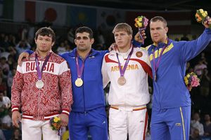 Irán y Corea suman Oro en lucha grecorromana