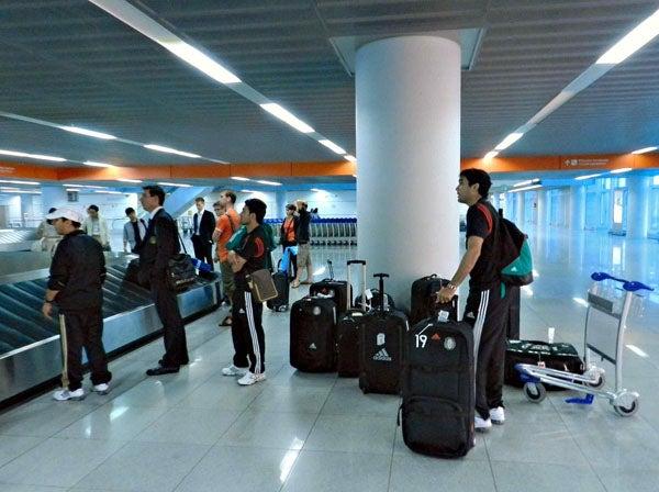 Los jugadores esperan sus maletas. FOTO: MEXSPORT