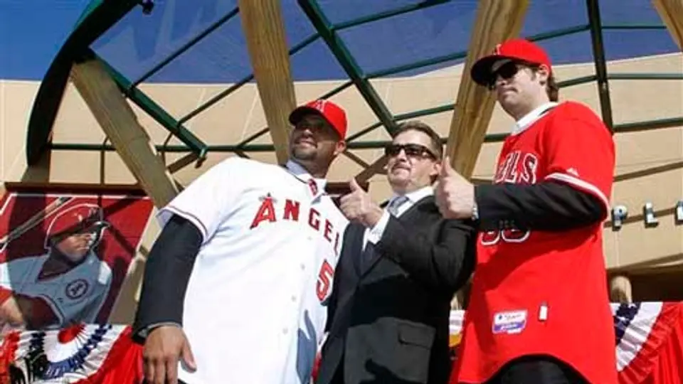 Albert Pujols es presentado con los Angelinos