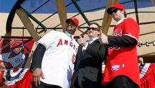 Albert Pujols es presentado con los Angelinos