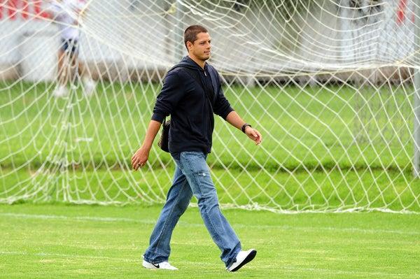 Tras la práctica, el delantero del Man-U  se acercó a los aficionados. FOTO: SAÚL MOLINA