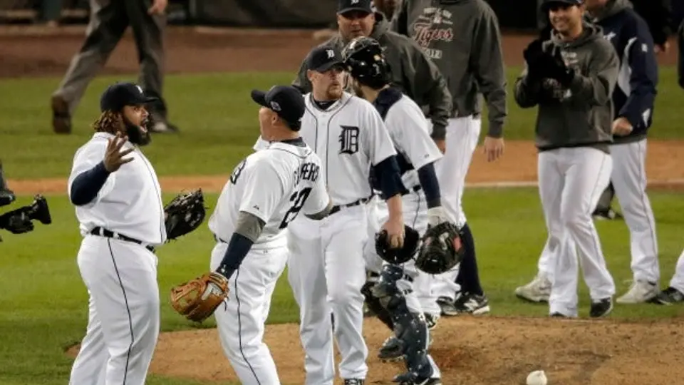 Tigres derrota nuevamente a Yanquis y acaricia la Serie Mundial