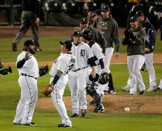 Tigres derrota nuevamente a Yanquis y acaricia la Serie Mundial