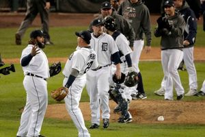 Tigres derrota nuevamente a Yanquis y acaricia la Serie Mundial