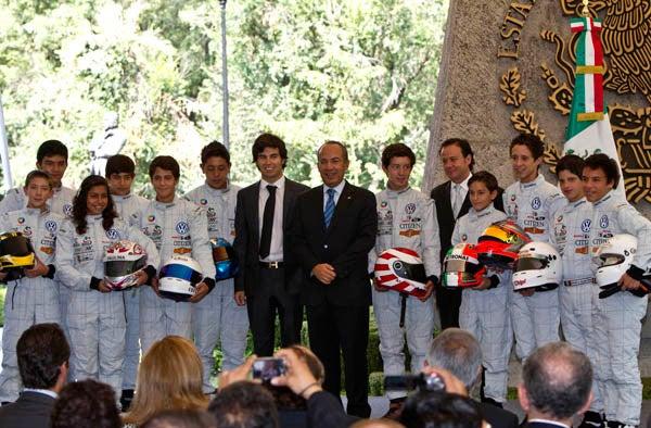 Checo entusiasmó a los jóvenes y los invitó a luchar por sus metas, pese a lo difíciles que parezcan. FOTO: BERNARDO MALDONADO