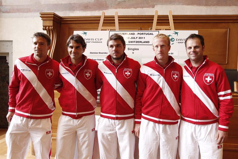 La selección suiza para la Copa Davis: Chiudinelli, Federer, Wawrinka, Bohli y Luethi. FOTO: EFE
