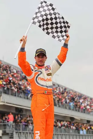 Homero Richards se queda con la última fecha de Nascar México