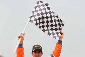 Homero Richards se queda con la última fecha de Nascar México