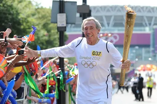 Gordon Banks fue el portador de la antorcha en Wembley | AP